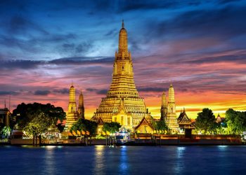 wat-arun-temple-twilight-bangkok-thailand_335224-772.jpg